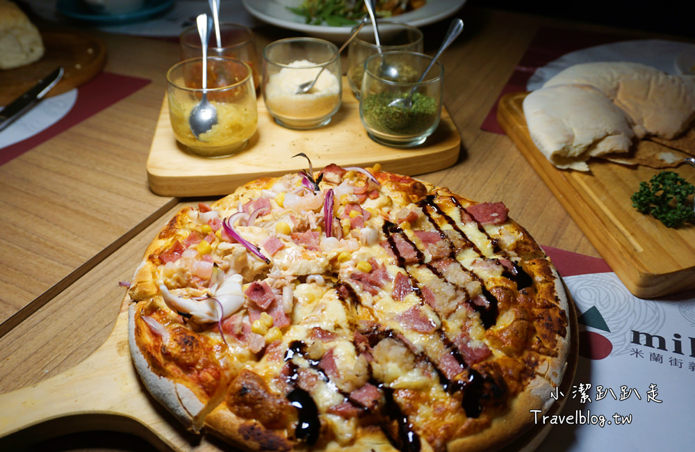 台中一日遊》IG打卡景點.中科美食.踏青.溜小孩.免費景點一次滿足!推薦路線:米蘭街義式小館+中科商圈假日文創市集+台中都會公園+ UNO貨櫃市集 - 小潔趴趴走旅遊札記