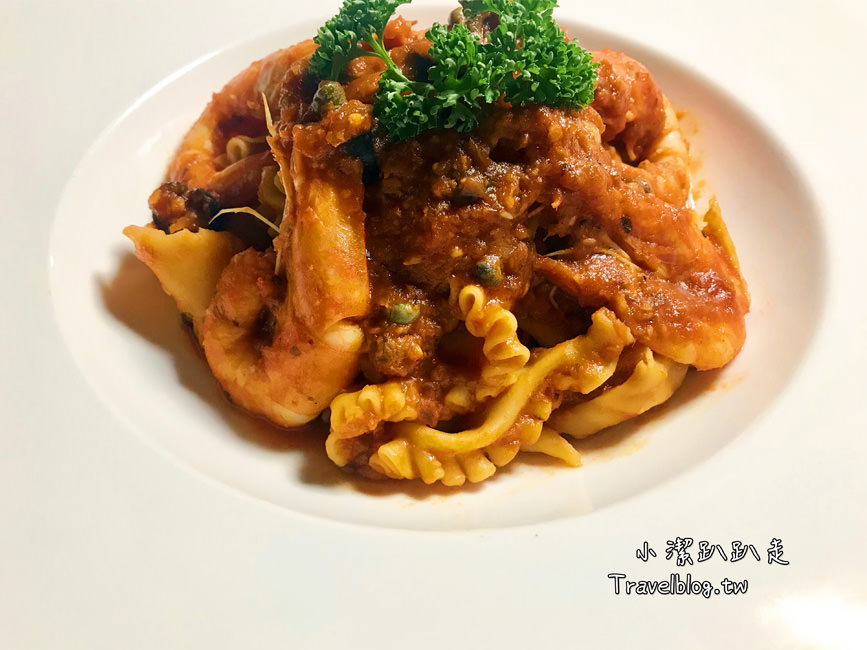 台中一日遊》IG打卡景點.中科美食.踏青.溜小孩.免費景點一次滿足!推薦路線:米蘭街義式小館+中科商圈假日文創市集+台中都會公園+ UNO貨櫃市集 - 小潔趴趴走旅遊札記