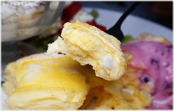 milano米蘭街義式小館(中科店)：台中西屯』米蘭街義式小館║中科美食推薦，精緻義式料理、排餐、還有午茶限定舒芙蕾鬆餅，療癒系甜點!