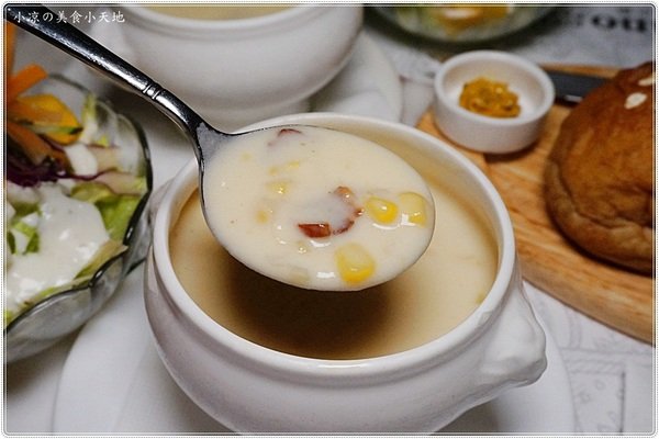 milano米蘭街義式小館(中科店)：台中西屯』米蘭街義式小館║中科美食推薦，精緻義式料理、排餐、還有午茶限定舒芙蕾鬆餅，療癒系甜點!