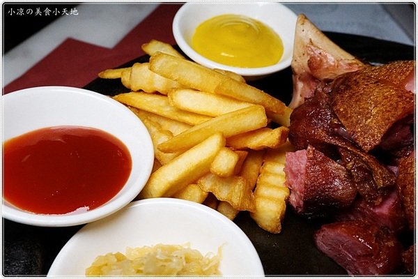 milano米蘭街義式小館(中科店)：台中西屯』米蘭街義式小館║中科美食推薦，精緻義式料理、排餐、還有午茶限定舒芙蕾鬆餅，療癒系甜點!