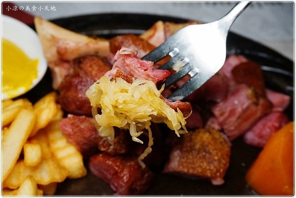 milano米蘭街義式小館(中科店)：台中西屯』米蘭街義式小館║中科美食推薦，精緻義式料理、排餐、還有午茶限定舒芙蕾鬆餅，療癒系甜點!