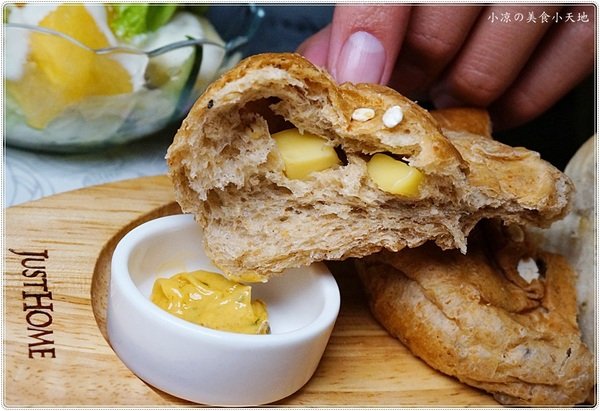 milano米蘭街義式小館(中科店)：台中西屯』米蘭街義式小館║中科美食推薦，精緻義式料理、排餐、還有午茶限定舒芙蕾鬆餅，療癒系甜點!