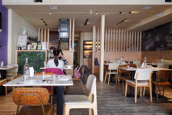 milano米蘭街義式小館(中科店)：【台中美食】Milano米蘭街義式小館位於中科商圈 有多款手工義大利麵條，還有美味的現烤雙拼披薩！