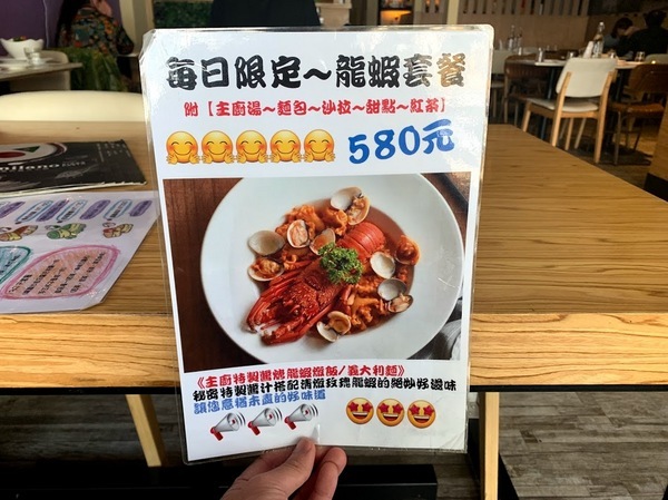 milano米蘭街義式小館(中科店)：【台中美食】Milano米蘭街義式小館位於中科商圈 有多款手工義大利麵條，還有美味的現烤雙拼披薩！