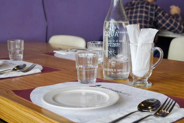 milano米蘭街義式小館(中科店)：【台中美食】Milano米蘭街義式小館位於中科商圈 有多款手工義大利麵條，還有美味的現烤雙拼披薩！