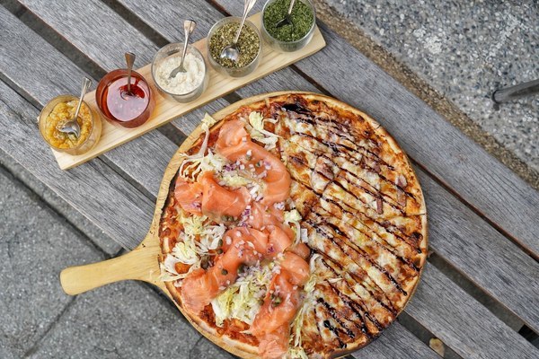 milano米蘭街義式小館(中科店)：【台中美食】Milano米蘭街義式小館位於中科商圈 有多款手工義大利麵條，還有美味的現烤雙拼披薩！