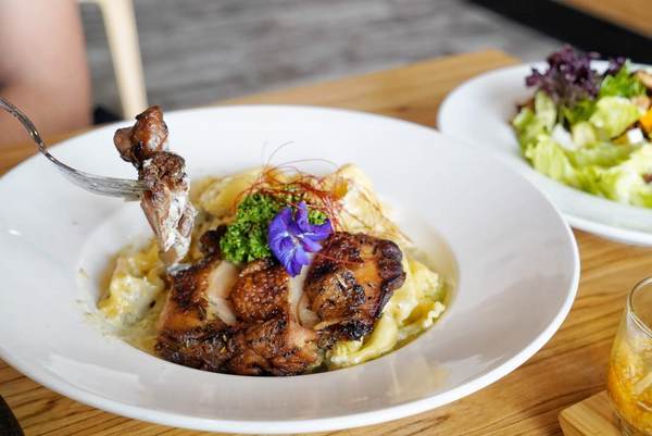 milano米蘭街義式小館(中科店)：【台中美食】Milano米蘭街義式小館位於中科商圈 有多款手工義大利麵條，還有美味的現烤雙拼披薩！