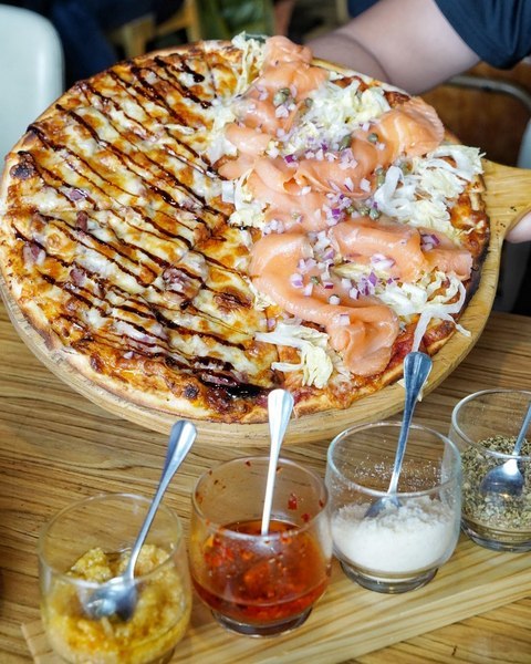 milano米蘭街義式小館(中科店)：【台中美食】Milano米蘭街義式小館位於中科商圈 有多款手工義大利麵條，還有美味的現烤雙拼披薩！