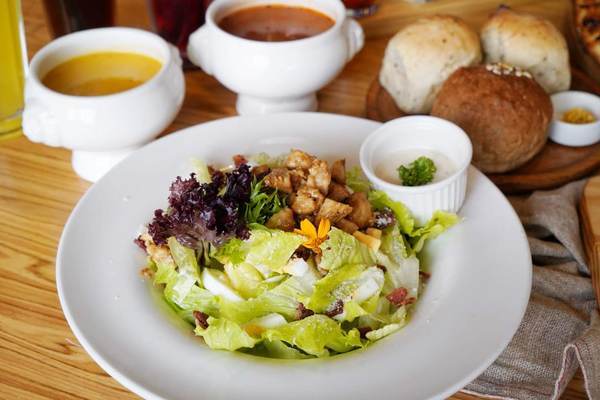 milano米蘭街義式小館(中科店)：【台中美食】Milano米蘭街義式小館位於中科商圈 有多款手工義大利麵條，還有美味的現烤雙拼披薩！