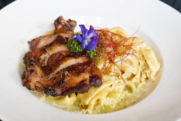 milano米蘭街義式小館(中科店)：【台中美食】Milano米蘭街義式小館位於中科商圈 有多款手工義大利麵條，還有美味的現烤雙拼披薩！