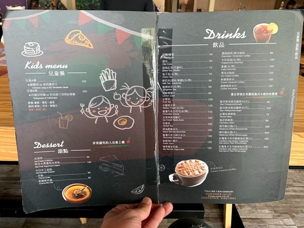 milano米蘭街義式小館(中科店)：【台中美食】Milano米蘭街義式小館位於中科商圈 有多款手工義大利麵條，還有美味的現烤雙拼披薩！