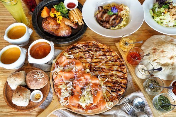 milano米蘭街義式小館(中科店)：【台中美食】Milano米蘭街義式小館位於中科商圈 有多款手工義大利麵條，還有美味的現烤雙拼披薩！