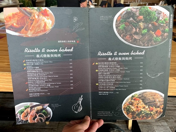 milano米蘭街義式小館(中科店)：【台中美食】Milano米蘭街義式小館位於中科商圈 有多款手工義大利麵條，還有美味的現烤雙拼披薩！