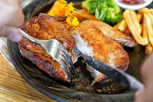 milano米蘭街義式小館(中科店)：【台中美食】Milano米蘭街義式小館位於中科商圈 有多款手工義大利麵條，還有美味的現烤雙拼披薩！