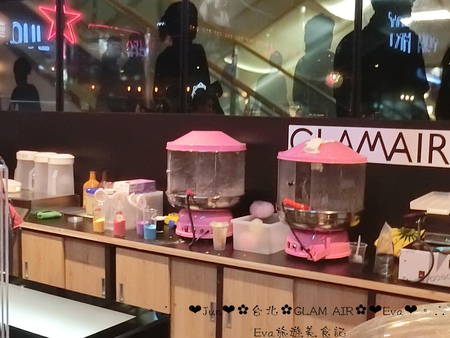 GLAMAIR：【食記】oO。台北 信義A11館 GLAMAIR　少女好愛自拍的彩虹霜淇淋，大家也趕快去轉圈拍照吧～。o○。