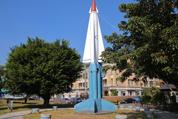 彰化溪湖軍機公園：【彰化溪湖景點】軍機公園~軍方報廢幾架老舊型飛機，讓飛機迷及旅人們，能有機會更近一步接觸