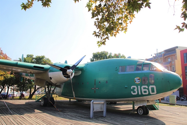 彰化溪湖軍機公園：【彰化溪湖景點】軍機公園~軍方報廢幾架老舊型飛機，讓飛機迷及旅人們，能有機會更近一步接觸