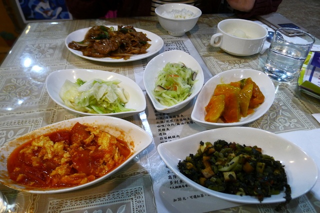 市政府旁巷弄間隱藏平價美食 - 逗逗咖啡館