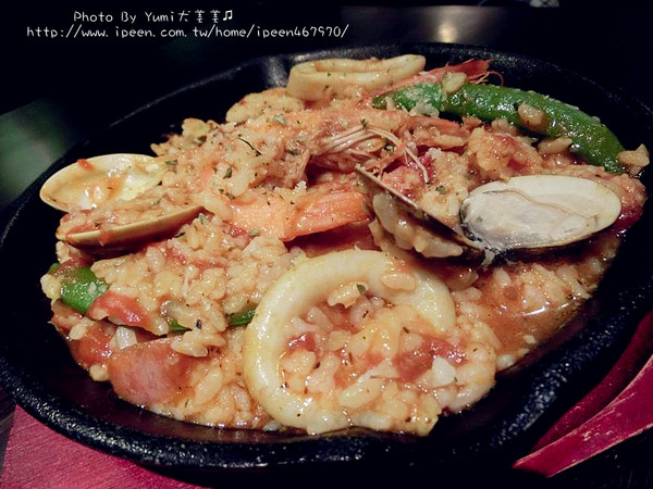 艾德華貝拉美式廚房:【邀稿】台中北區五常街餐廳!推薦→手工桿皮美味披薩讓我念念不忘@艾德華貝拉美式廚房E& B Kitchen 艾德華貝拉美式廚房:【邀稿】台中北區五常街餐廳!推薦→手工桿皮美味披薩讓我念念不忘@艾德華貝拉美式廚房E& B Kitchen