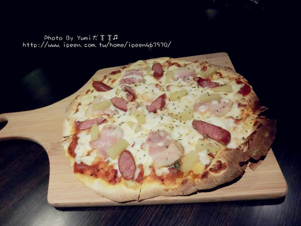 艾德華貝拉美式廚房:【邀稿】台中北區五常街餐廳!推薦→手工桿皮美味披薩讓我念念不忘@艾德華貝拉美式廚房E& B Kitchen 艾德華貝拉美式廚房:【邀稿】台中北區五常街餐廳!推薦→手工桿皮美味披薩讓我念念不忘@艾德華貝拉美式廚房E& B Kitchen