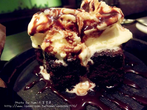 艾德華貝拉美式廚房:【邀稿】台中北區五常街餐廳!推薦→手工桿皮美味披薩讓我念念不忘@艾德華貝拉美式廚房E& B Kitchen 艾德華貝拉美式廚房:【邀稿】台中北區五常街餐廳!推薦→手工桿皮美味披薩讓我念念不忘@艾德華貝拉美式廚房E& B Kitchen