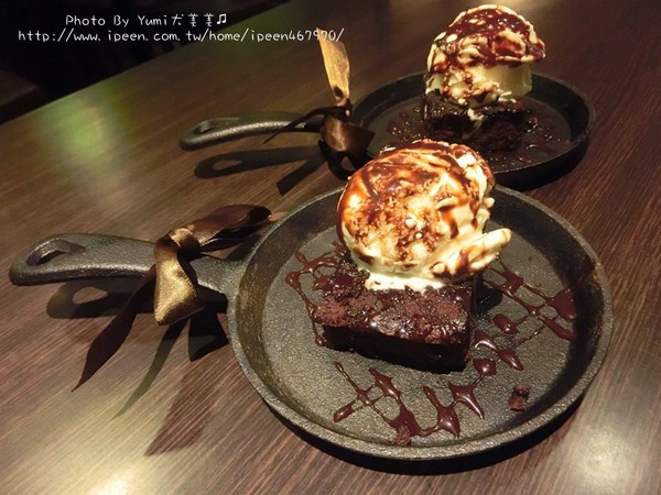 艾德華貝拉美式廚房:【邀稿】台中北區五常街餐廳!推薦→手工桿皮美味披薩讓我念念不忘@艾德華貝拉美式廚房E& B Kitchen 艾德華貝拉美式廚房:【邀稿】台中北區五常街餐廳!推薦→手工桿皮美味披薩讓我念念不忘@艾德華貝拉美式廚房E& B Kitchen