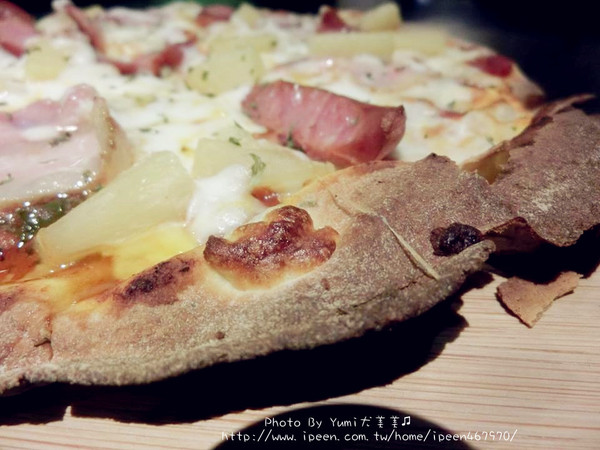 艾德華貝拉美式廚房:【邀稿】台中北區五常街餐廳!推薦→手工桿皮美味披薩讓我念念不忘@艾德華貝拉美式廚房E& B Kitchen 艾德華貝拉美式廚房:【邀稿】台中北區五常街餐廳!推薦→手工桿皮美味披薩讓我念念不忘@艾德華貝拉美式廚房E& B Kitchen