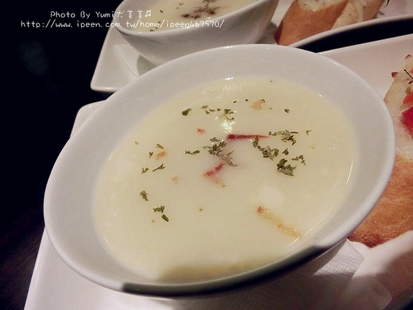 艾德華貝拉美式廚房:【邀稿】台中北區五常街餐廳!推薦→手工桿皮美味披薩讓我念念不忘@艾德華貝拉美式廚房E& B Kitchen 艾德華貝拉美式廚房:【邀稿】台中北區五常街餐廳!推薦→手工桿皮美味披薩讓我念念不忘@艾德華貝拉美式廚房E& B Kitchen