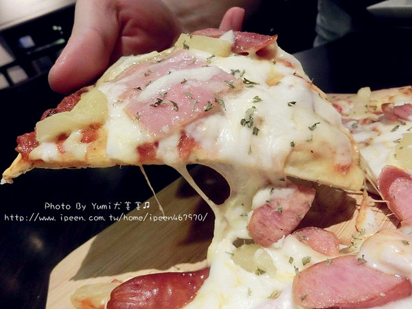 艾德華貝拉美式廚房:【邀稿】台中北區五常街餐廳!推薦→手工桿皮美味披薩讓我念念不忘@艾德華貝拉美式廚房E& B Kitchen 艾德華貝拉美式廚房:【邀稿】台中北區五常街餐廳!推薦→手工桿皮美味披薩讓我念念不忘@艾德華貝拉美式廚房E& B Kitchen