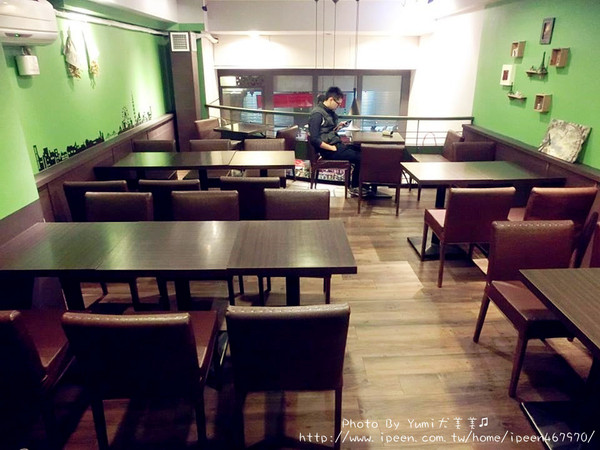 艾德華貝拉美式廚房:【邀稿】台中北區五常街餐廳!推薦→手工桿皮美味披薩讓我念念不忘@艾德華貝拉美式廚房E& B Kitchen 艾德華貝拉美式廚房:【邀稿】台中北區五常街餐廳!推薦→手工桿皮美味披薩讓我念念不忘@艾德華貝拉美式廚房E& B Kitchen