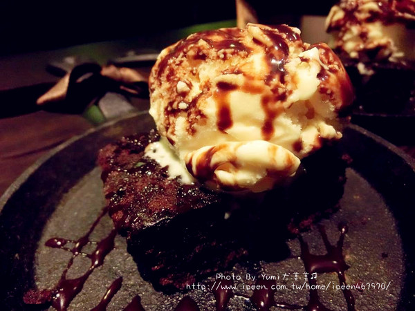 艾德華貝拉美式廚房:【邀稿】台中北區五常街餐廳!推薦→手工桿皮美味披薩讓我念念不忘@艾德華貝拉美式廚房E& B Kitchen 艾德華貝拉美式廚房:【邀稿】台中北區五常街餐廳!推薦→手工桿皮美味披薩讓我念念不忘@艾德華貝拉美式廚房E& B Kitchen