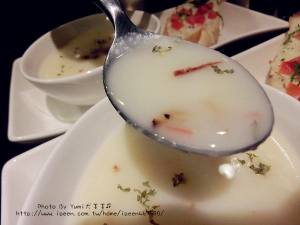 艾德華貝拉美式廚房:【邀稿】台中北區五常街餐廳!推薦→手工桿皮美味披薩讓我念念不忘@艾德華貝拉美式廚房E& B Kitchen 艾德華貝拉美式廚房:【邀稿】台中北區五常街餐廳!推薦→手工桿皮美味披薩讓我念念不忘@艾德華貝拉美式廚房E& B Kitchen