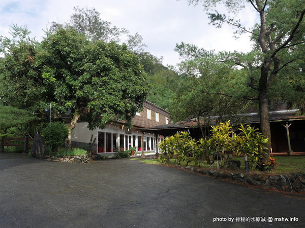 禪與松休閒養生會館:【景點】南投禪與松休閒養身會館@水里 : 最後的秘境?! 私人招待所變身檜木屋度假山莊 禪與松休閒養生會館:【景點】南投禪與松休閒養身會館@水里 : 最後的秘境?! 私人招待所變身檜木屋度假山莊