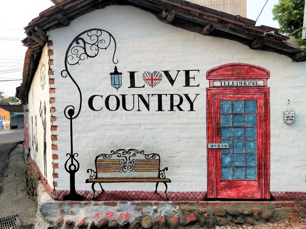 龍貓公車站:【台南大內景點】龍貓公車站~TOTORO還有各種卡通人物大集合 可愛又療癒的彩繪