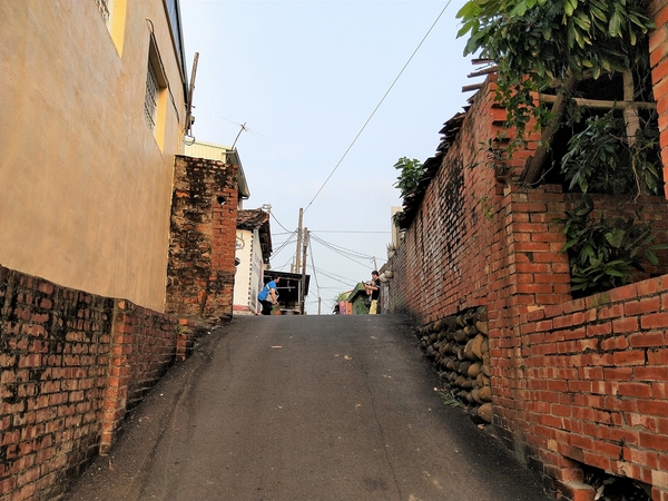 龍貓公車站:【台南大內景點】龍貓公車站~TOTORO還有各種卡通人物大集合 可愛又療癒的彩繪