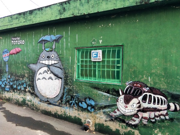 龍貓公車站:【台南大內景點】龍貓公車站~TOTORO還有各種卡通人物大集合 可愛又療癒的彩繪