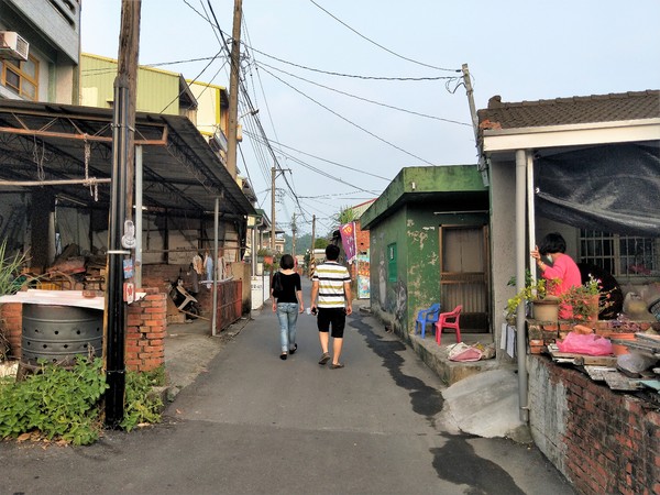 龍貓公車站:【台南大內景點】龍貓公車站~TOTORO還有各種卡通人物大集合 可愛又療癒的彩繪