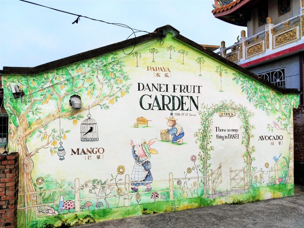 龍貓公車站:【台南大內景點】龍貓公車站~TOTORO還有各種卡通人物大集合 可愛又療癒的彩繪