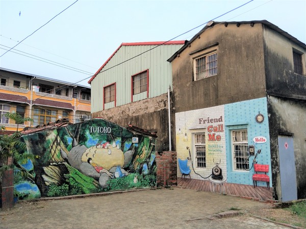 龍貓公車站:【台南大內景點】龍貓公車站~TOTORO還有各種卡通人物大集合 可愛又療癒的彩繪