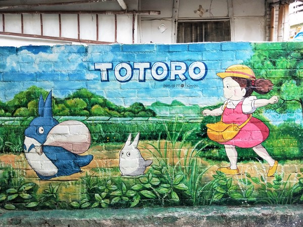 龍貓公車站:【台南大內景點】龍貓公車站~TOTORO還有各種卡通人物大集合 可愛又療癒的彩繪