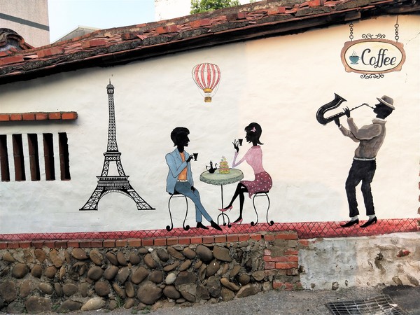 龍貓公車站:【台南大內景點】龍貓公車站~TOTORO還有各種卡通人物大集合 可愛又療癒的彩繪