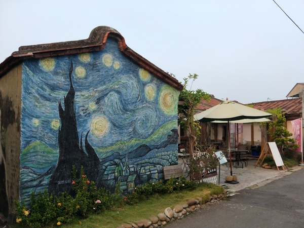 龍貓公車站:【台南大內景點】龍貓公車站~TOTORO還有各種卡通人物大集合 可愛又療癒的彩繪