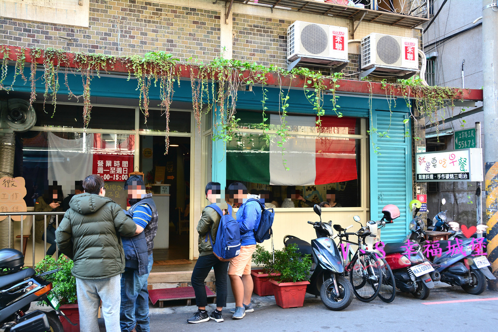 【新北美食】就是要吃早餐 ~ 一早起床，當然 "就是要吃早餐" 來個手作碳烤三明治，真材實料讓你吃了立馬喚醒一天的活力。。。。