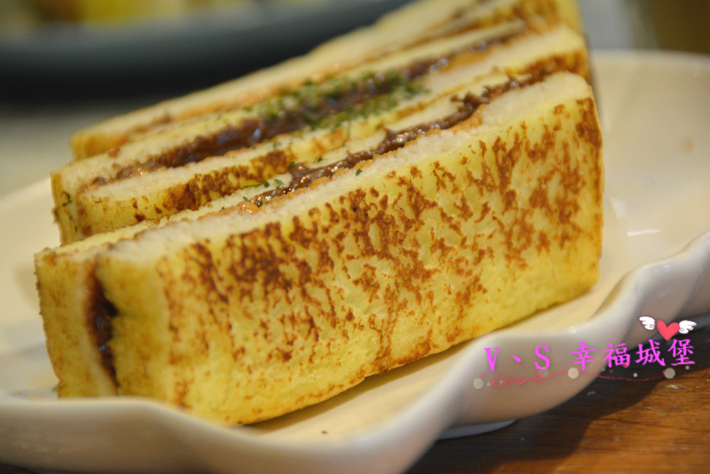 【新北美食】就是要吃早餐 ~ 一早起床，當然 "就是要吃早餐" 來個手作碳烤三明治，真材實料讓你吃了立馬喚醒一天的活力。。。。