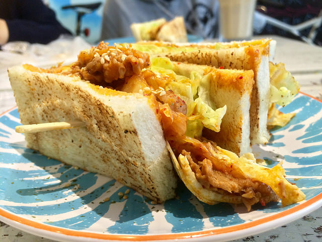 【邀約】【板橋市/ 江子翠站】就是要吃早餐- 爆餡早餐三明治&漢堡 顛覆傳統的熱炒風味