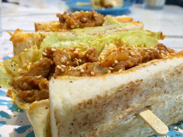 【邀約】【板橋市/ 江子翠站】就是要吃早餐- 爆餡早餐三明治&漢堡 顛覆傳統的熱炒風味