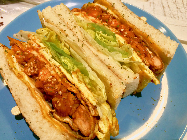 【邀約】【板橋市/ 江子翠站】就是要吃早餐- 爆餡早餐三明治&漢堡 顛覆傳統的熱炒風味