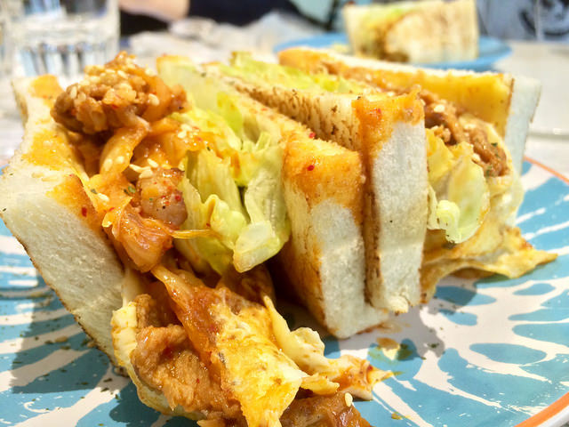 【邀約】【板橋市/ 江子翠站】就是要吃早餐- 爆餡早餐三明治&漢堡 顛覆傳統的熱炒風味