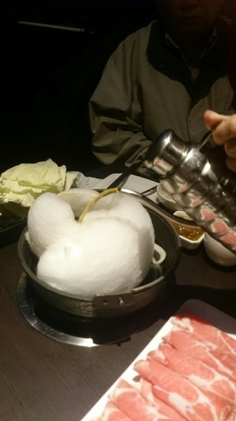 天水玥秘境鍋物殿：高雄~天水玥秘境鍋物殿~棉花糖壽喜燒~跟大佛吃飯囉~